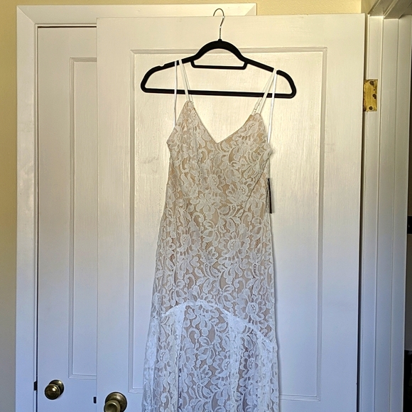 lulus flynn lace gown with train
